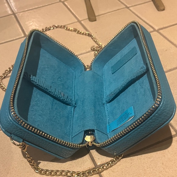 Trish McEvoy makeup shoulder bag on chain - Picture 1 of 5